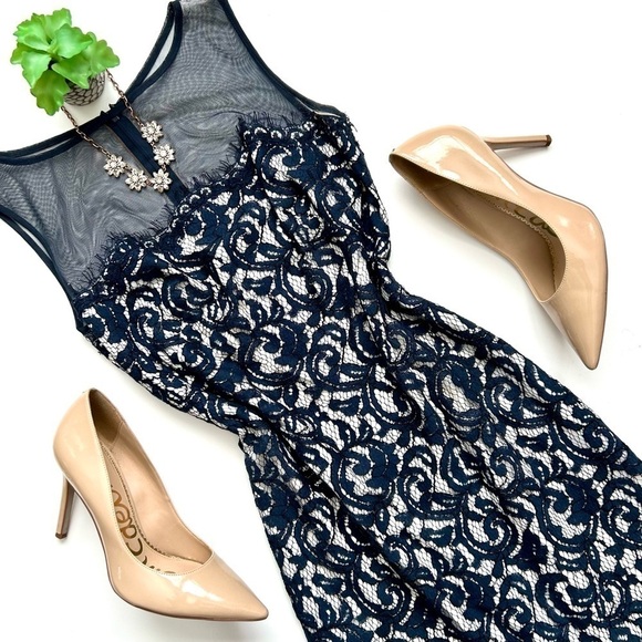 Tadashi Shoji Dresses & Skirts - Tadashi Shoji Navy Blue and White Lace Illusion Sleeveless Cocktail Dress Size 6